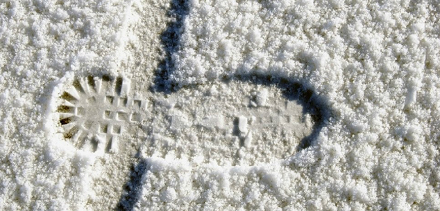 A picture of a footprint in the snow